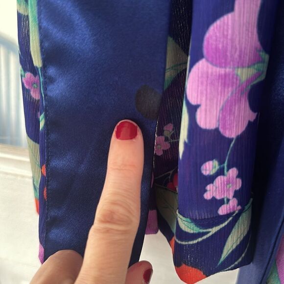 VINTAGE VICTORIA’S SECRET GOLD LABEL SILK ROBE - Picture 6 of 7